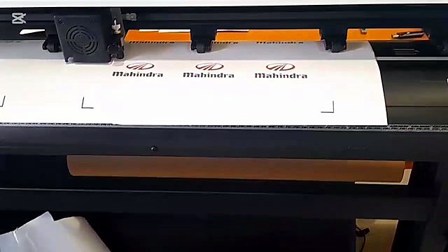 Vinyl4 contour: Mahindra logos + L-reg marks under carriage (SKU ask)