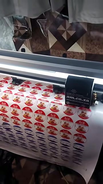 Carriage AM.CO.ZA + VinylCut URL; LED bar over labels (SKU ask)