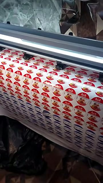 Circular printed labels on vinyl cutter platen (SKU ask)