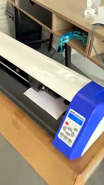 Desktop vinyl cutter: AM.CO.ZA blue end-cap LCD panel (SKU ask)