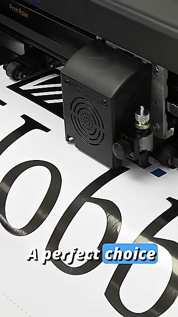 Carriage/blade cutting digits on white vinyl (SKU ask)