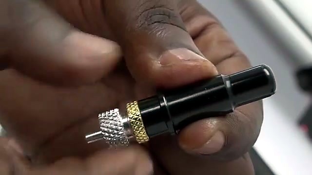 Assembled blade holder knurled tip close (SKU ask)