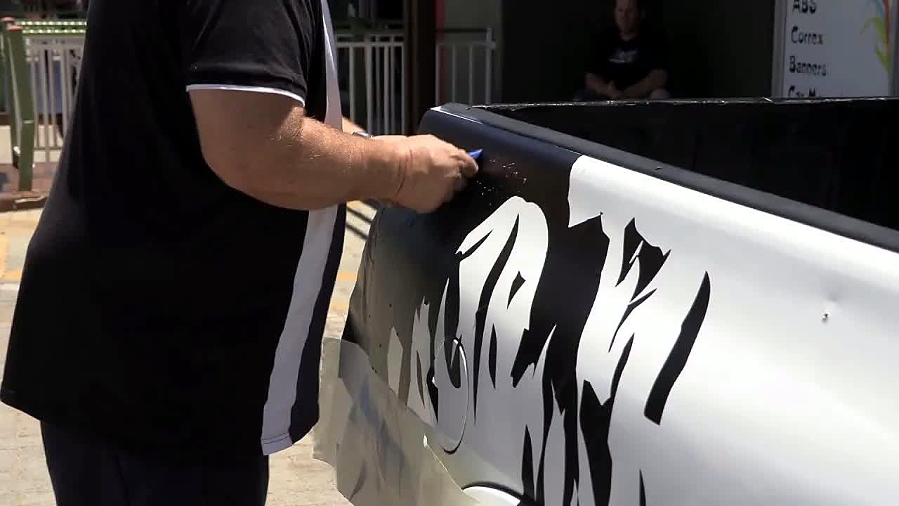 Bakkie side graphic apply thumb (SKU ask)